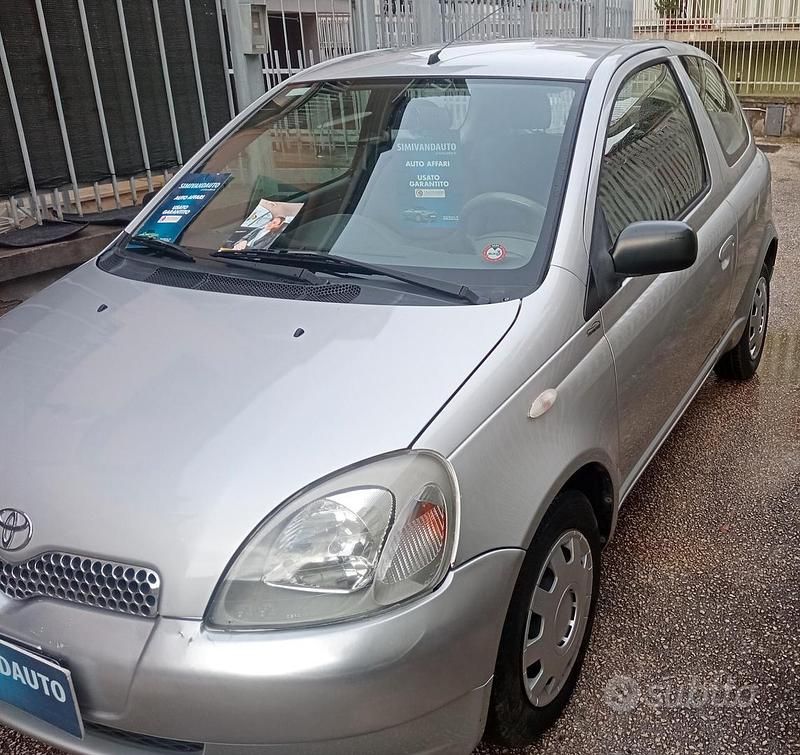 Occasion Toyota Yaris Sol 67 ch (49 kW) 2001 Gris Berline