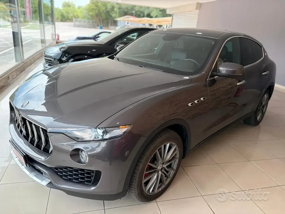 Usata Maserati Levante 275 CV (202 kW) 2019 Grigio SUV