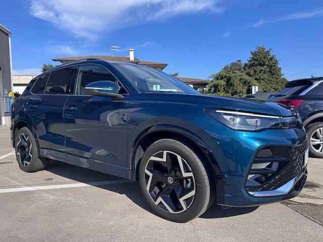 Usata VW Tiguan R-line 150 CV (110 kW) 2025 Blu SUV