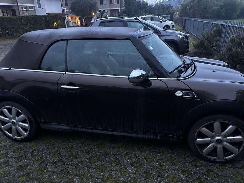 Usata Mini Cooper Cabriolet 122 CV (89 kW) 2010 Marrone Cabrio