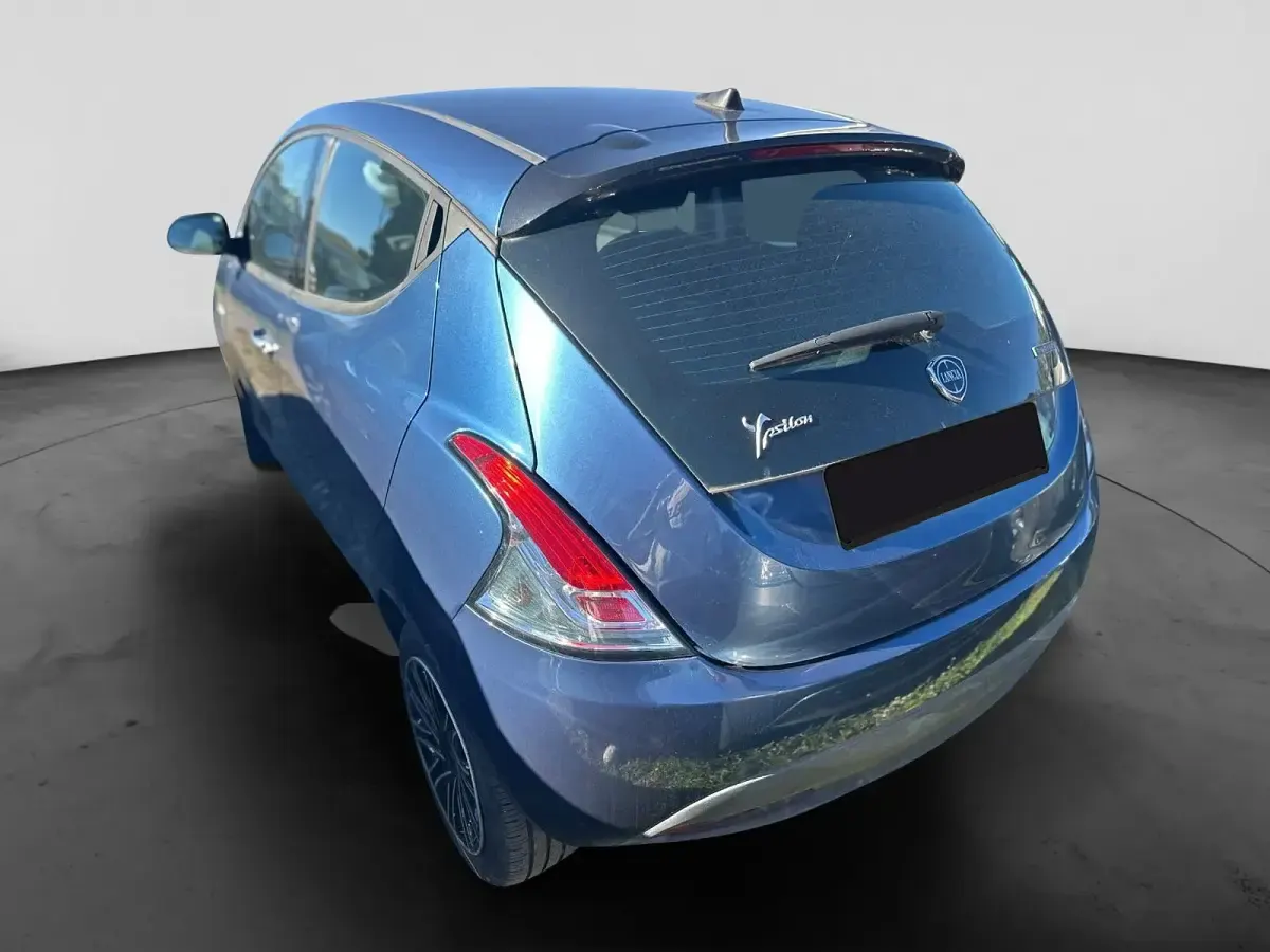 Usata Lancia Ypsilon Silver 70 CV (51 kW) 2023 Blu Utilitaria