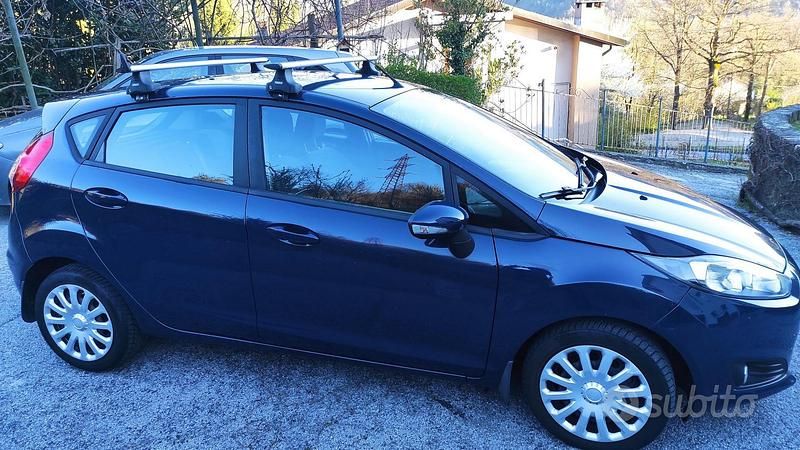 Usata Ford Fiesta 75 CV (55 kW) 2015 Blu Utilitaria