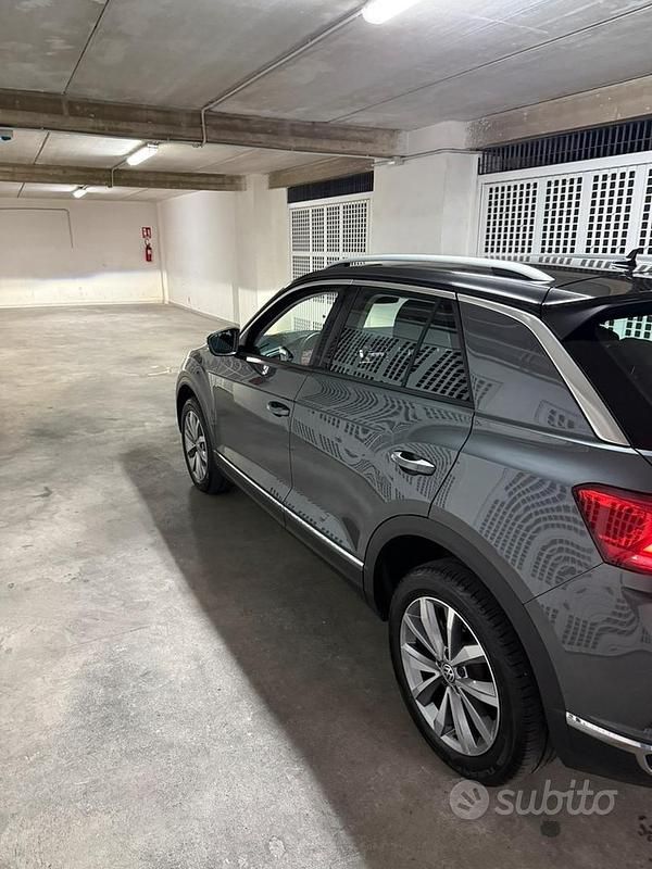Usata VW T-Roc 150 CV (110 kW) 2018 Grigio SUV