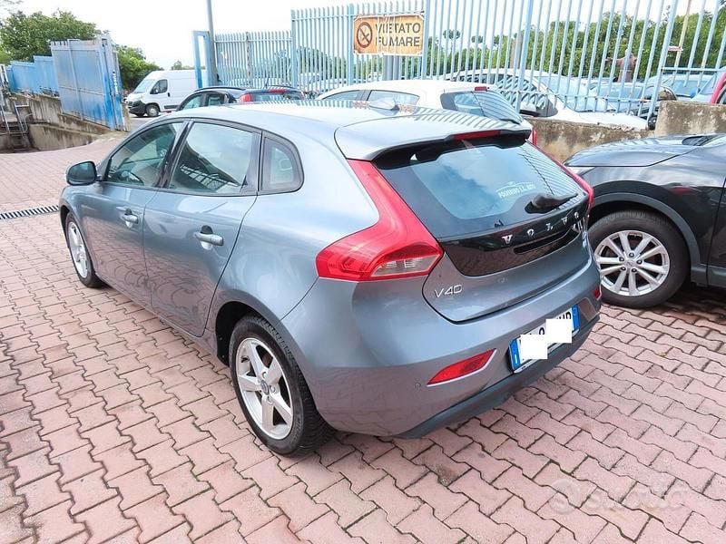 Usata Volvo V40 115 CV (84 kW) 2015 Grigio Berlina
