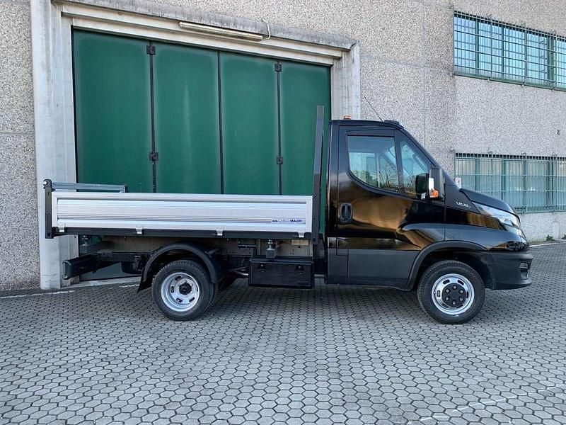 Usata Iveco Daily 136 CV (100 kW) 2021 Nero