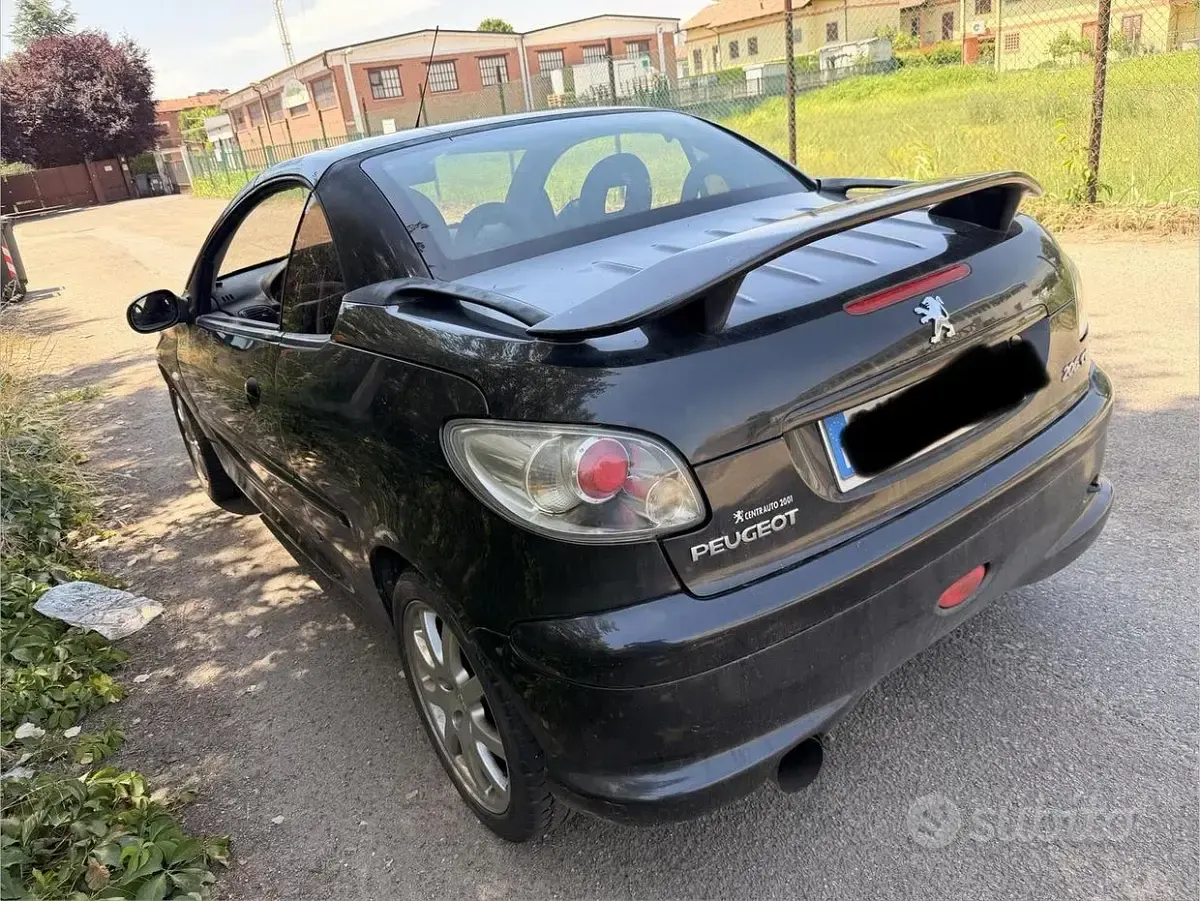 Usata Peugeot 206 CC 109 CV (80 kW) 2003 Nero Cabrio