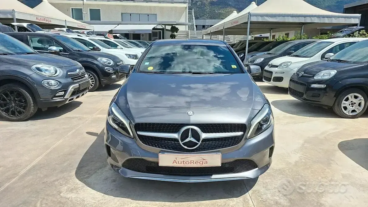 Usata Mercedes A200 Premium 136 CV (100 kW) 2016 Grigio Utilitaria