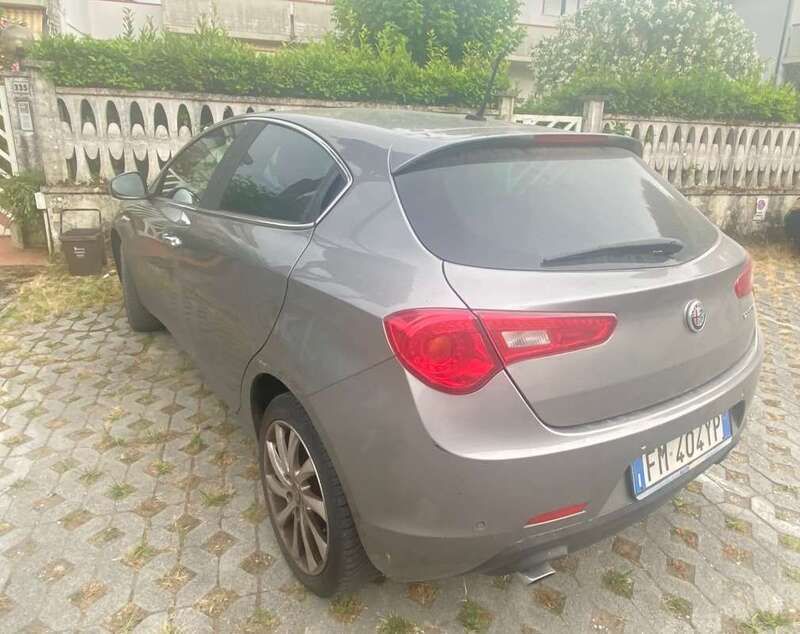 Beige Usata 2017 Alfa Romeo Giulietta Progression Due volumi | 9000 € (Super prezzo) - Immagine 1/4