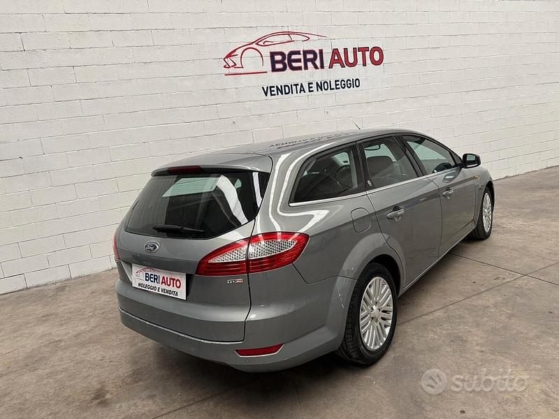 Begagnad Ford Mondeo Titanium 140 HK (102 kW) 2010 Grå Kombi