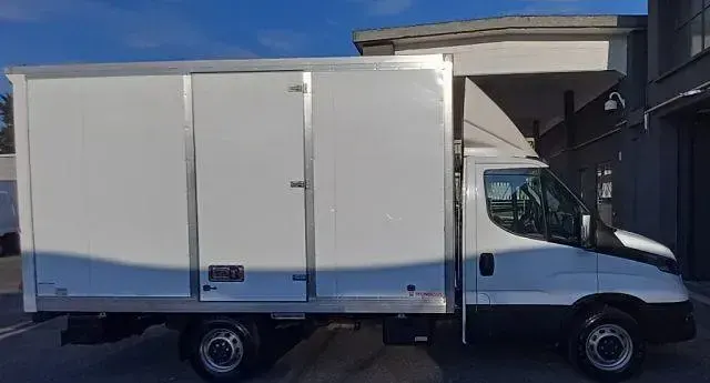 Usata Iveco Daily 136 CV (100 kW) 2025 Bianco Utilitaria