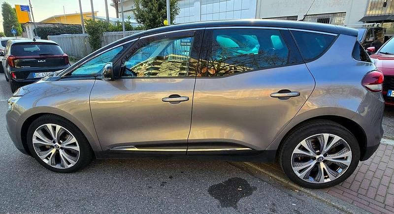 Usata Renault Scénic IV Initiale Paris 120 CV (88 kW) 2019 Argento Monovolume