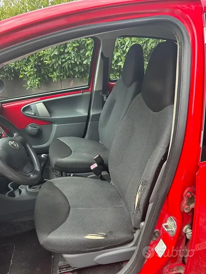 Usata Toyota Aygo Sol 54 CV (39 kW) 2006 Rosso Utilitaria
