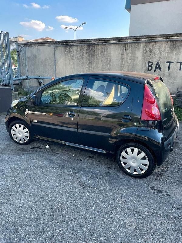 Usata Peugeot 107 68 CV (50 kW) 2007 Nero Utilitaria