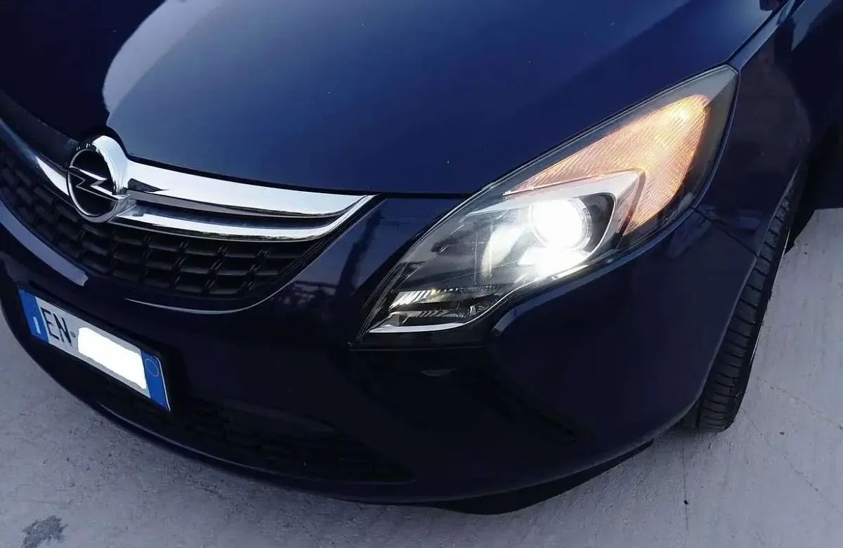 Usata Opel Zafira Tourer Cosmo 150 CV (110 kW) 2012 Blu/azzurro Monovolume