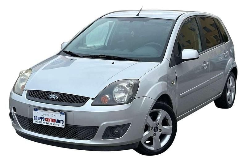 Argento Usata 2008 Ford Fiesta Titanium Tre volumi | 2500 € (Ottimo prezzo) - Immagine 1/4