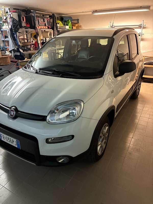 Usata Fiat Panda 4x4 S 95 CV (69 kW) 2018 Bianco Utilitaria