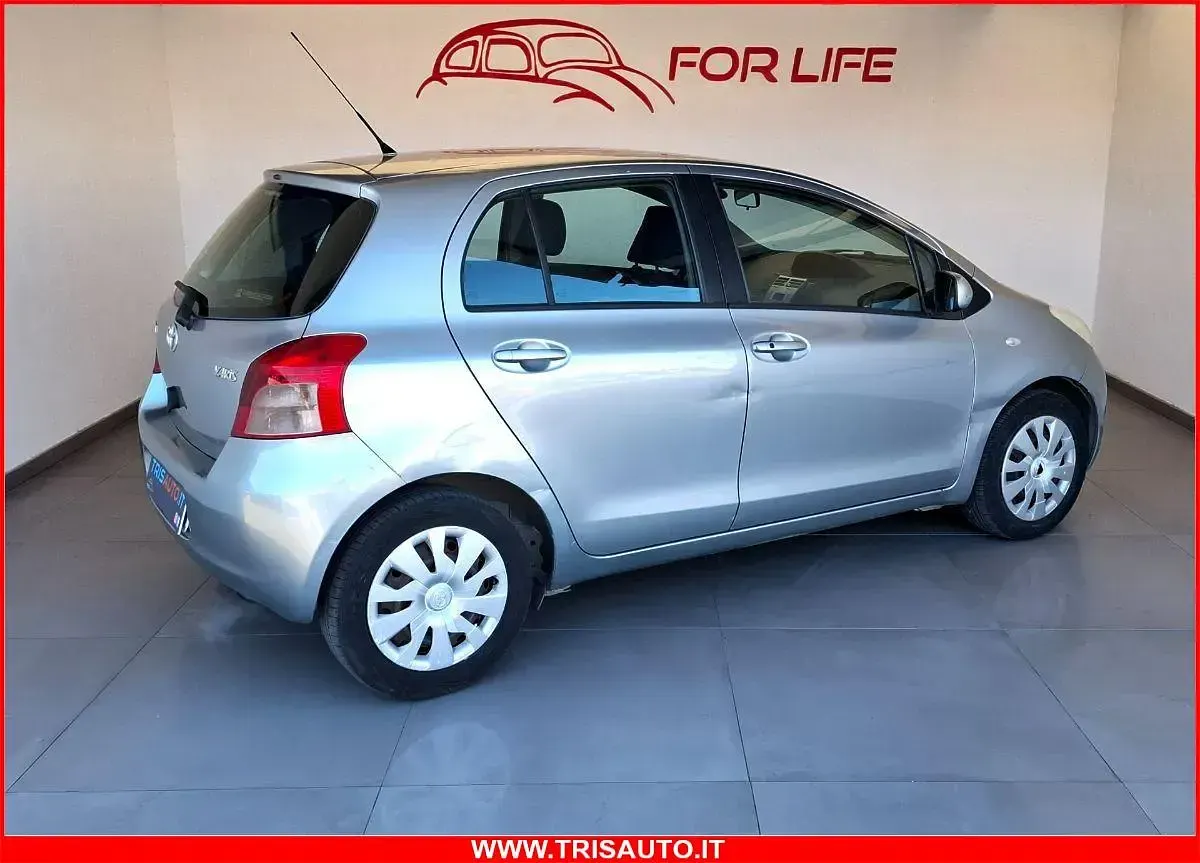 Usata Toyota Yaris Sol 87 CV (63 kW) 2006 Grigio Utilitaria