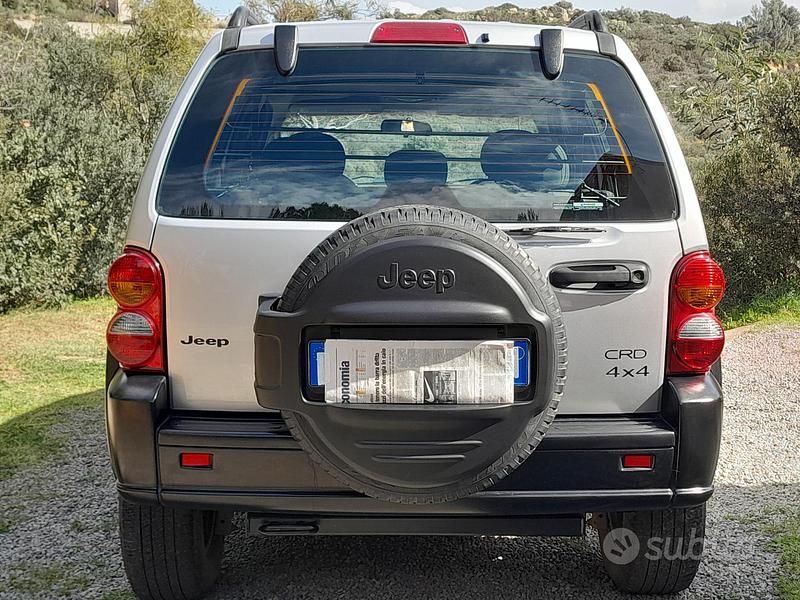 Usata Jeep Cherokee Sport 143 CV (105 kW) 2002 Grigio SUV