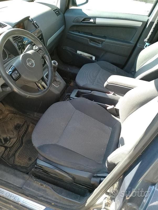 Usata Opel Zafira 2011 Blu Monovolume