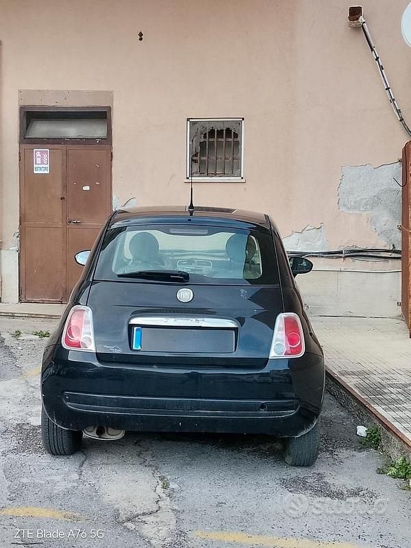 Nero Usata 2011 Fiat 500 Tre volumi | 5500 € (Buon prezzo) - Immagine 1/4