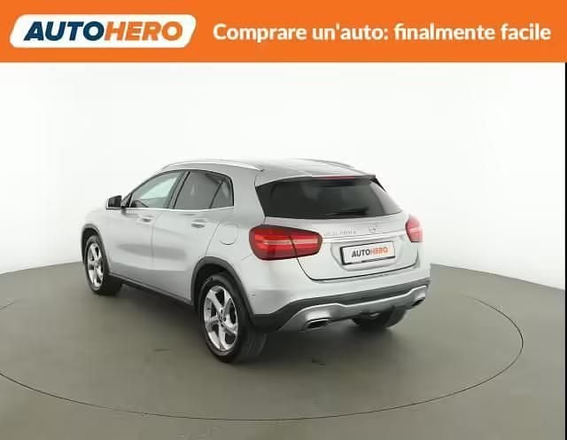 Usata Mercedes GLA200 136 CV (100 kW) 2019 Argento SUV