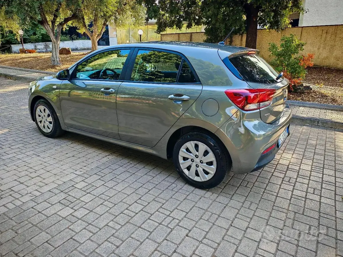 Usata Kia Rio 84 CV (61 kW) 2017 Berlina