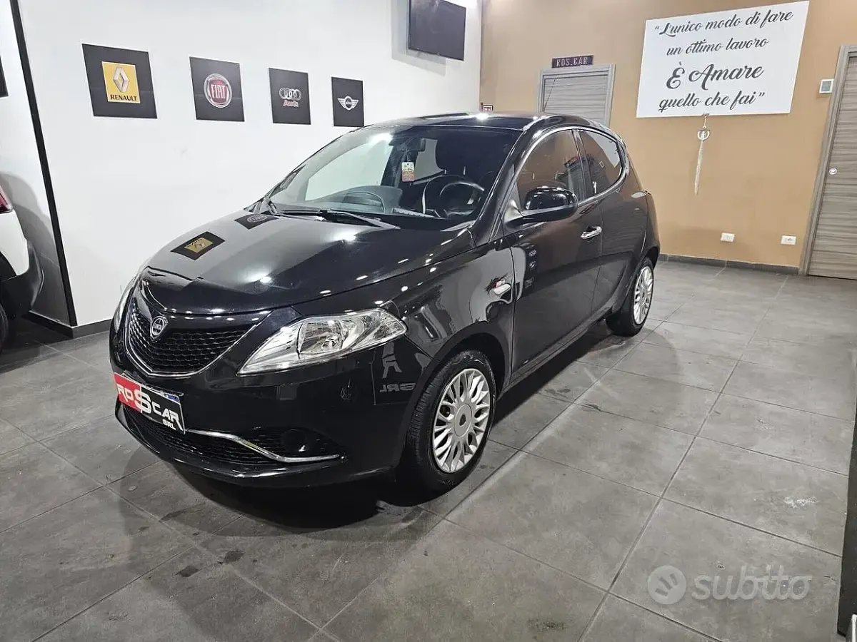 Usata Lancia Ypsilon 69 CV (50 kW) 2017 Nero Utilitaria