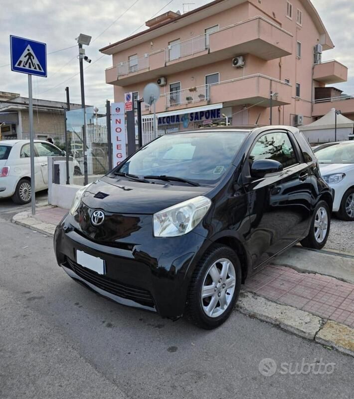 Usata Toyota iQ Sol 68 CV (50 kW) 2010 Nero Utilitaria
