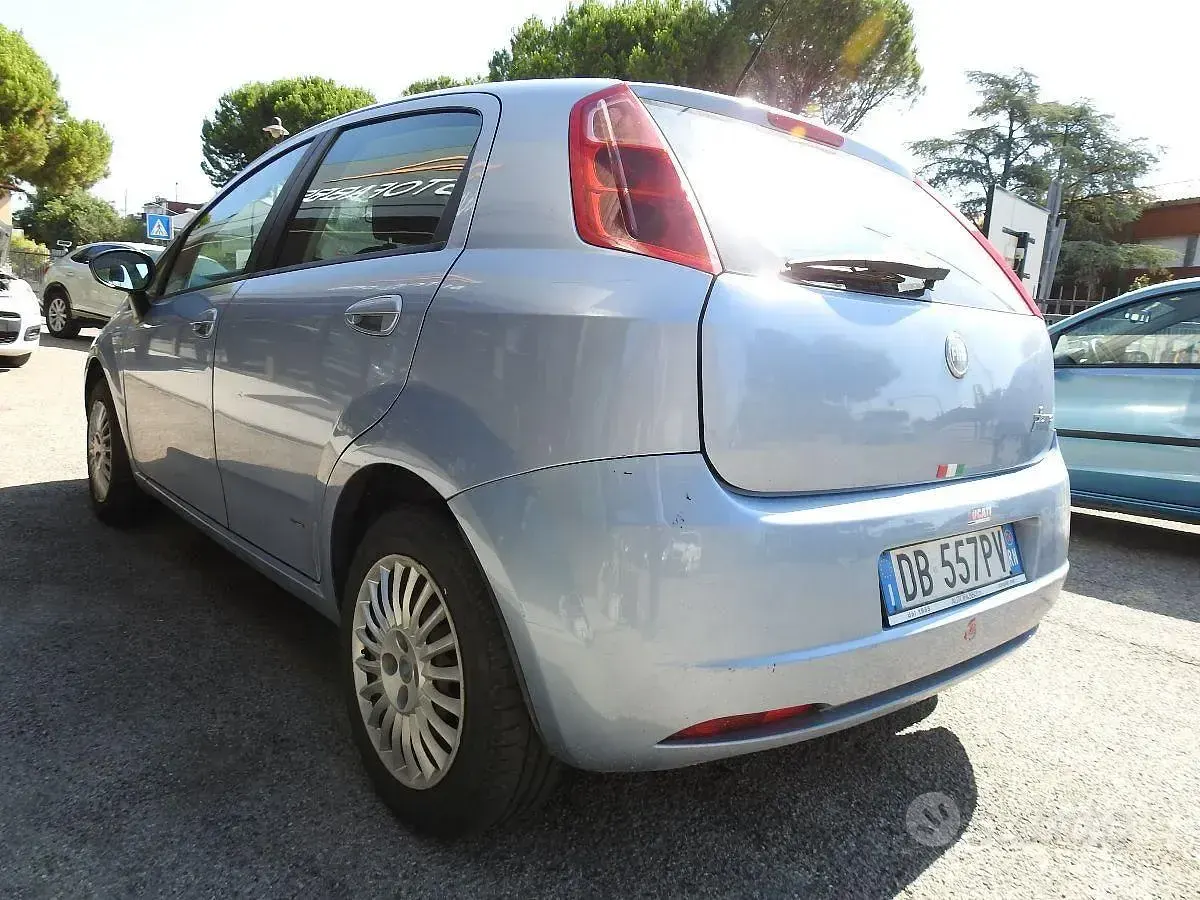 Usata Fiat Grande Punto Dynamic 64 CV (47 kW) 2006 Utilitaria