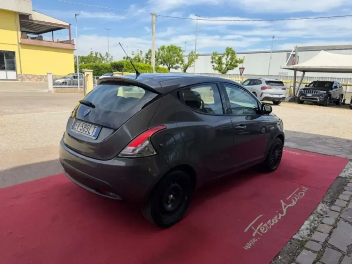 Usata Lancia Ypsilon S 69 CV (50 kW) 2014 Grigio Utilitaria
