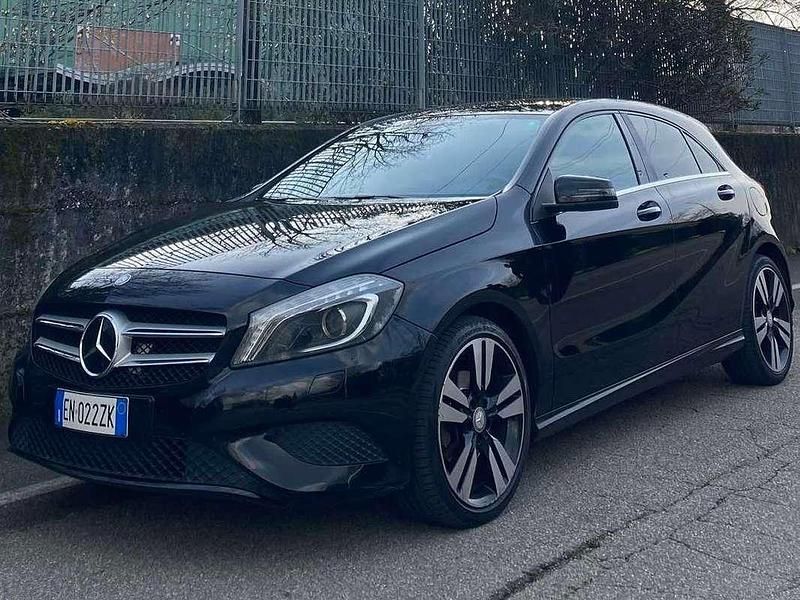 Nero Usata 2012 Mercedes A200 Tre volumi | 10.700 € (Buon prezzo) - Immagine 1/4