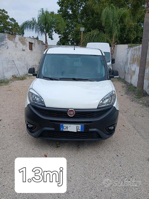 Usata Fiat Doblò 105 CV (77 kW) 2021 Bianco Monovolume