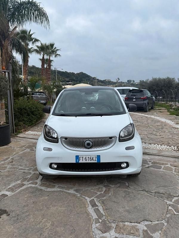Usata Smart ForFour Prime 89 CV (65 kW) 2017 Bianco Utilitaria