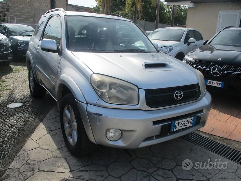 Usata Toyota RAV4 Sol 116 CV (85 kW) 2005 Argento SUV