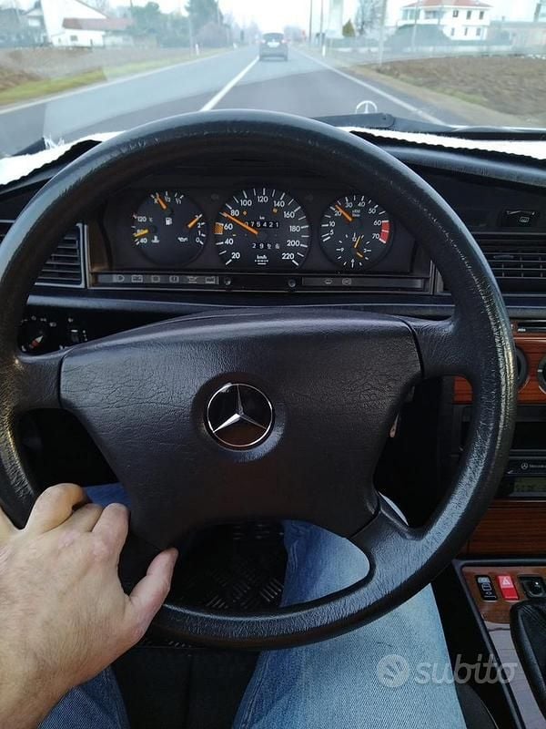 Usata Mercedes 190 122 CV (89 kW) 1991 Berlina
