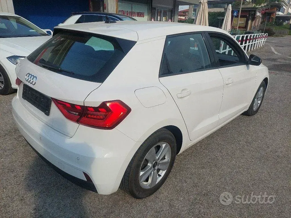 Usata Audi A1 95 CV (69 kW) 2022 Bianco pastello SUV