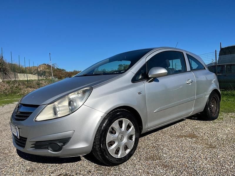 Occasion Opel Corsa Enjoy 60 ch (44 kW) 2008 Argent Berline