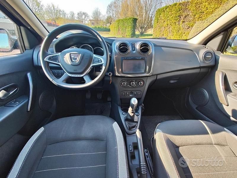 Usata Dacia Sandero Stepway 90 CV (66 kW) 2017 Marrone Berlina