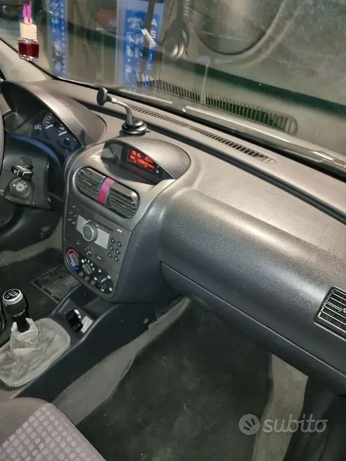 Usata Opel Corsa 69 CV (50 kW) 2005 Utilitaria