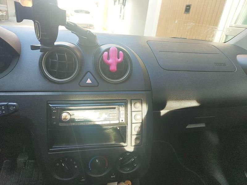 Usata Ford Fiesta Ghia 75 CV (55 kW) 2005 Argento Berlina