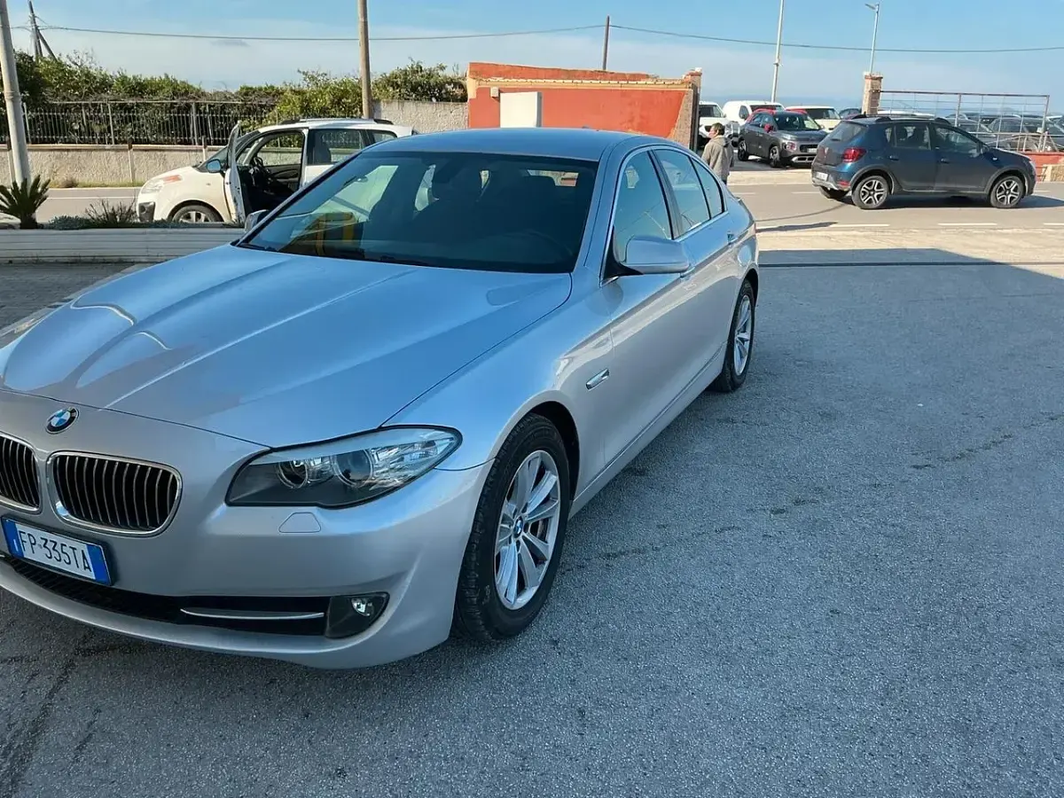 Usata BMW 520 176 CV (129 kW) 2010 Argento Berlina