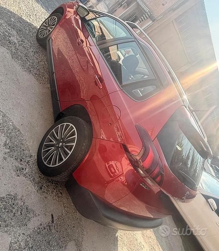 Usata Peugeot 2008 83 CV (61 kW) 2019 Rosso SUV