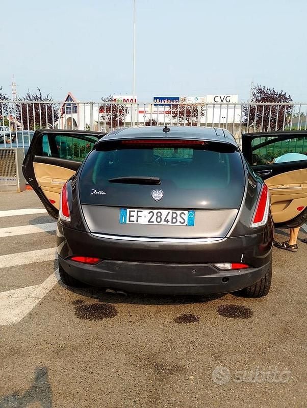 Usata Lancia Delta 200 CV (147 kW) 2010 Grigio Utilitaria