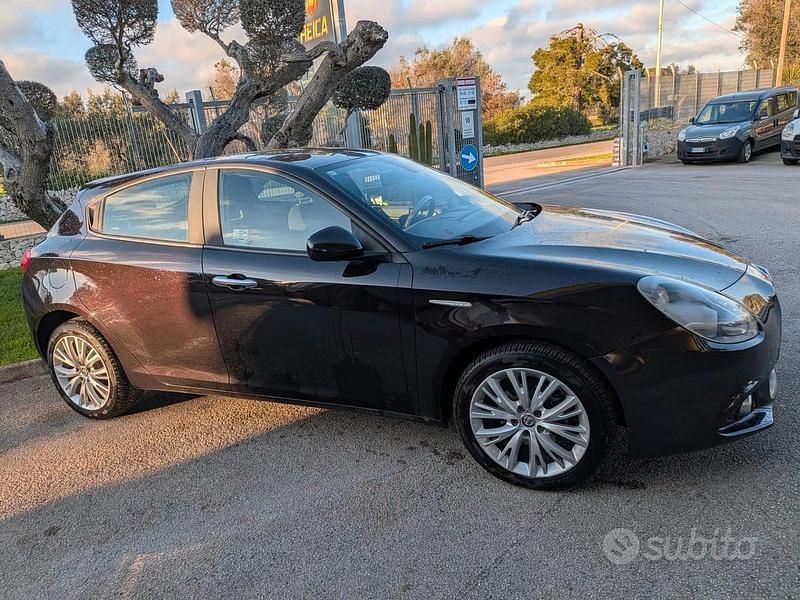 Usata Alfa Romeo Giulietta Super 120 CV (88 kW) 2018 Nero Utilitaria