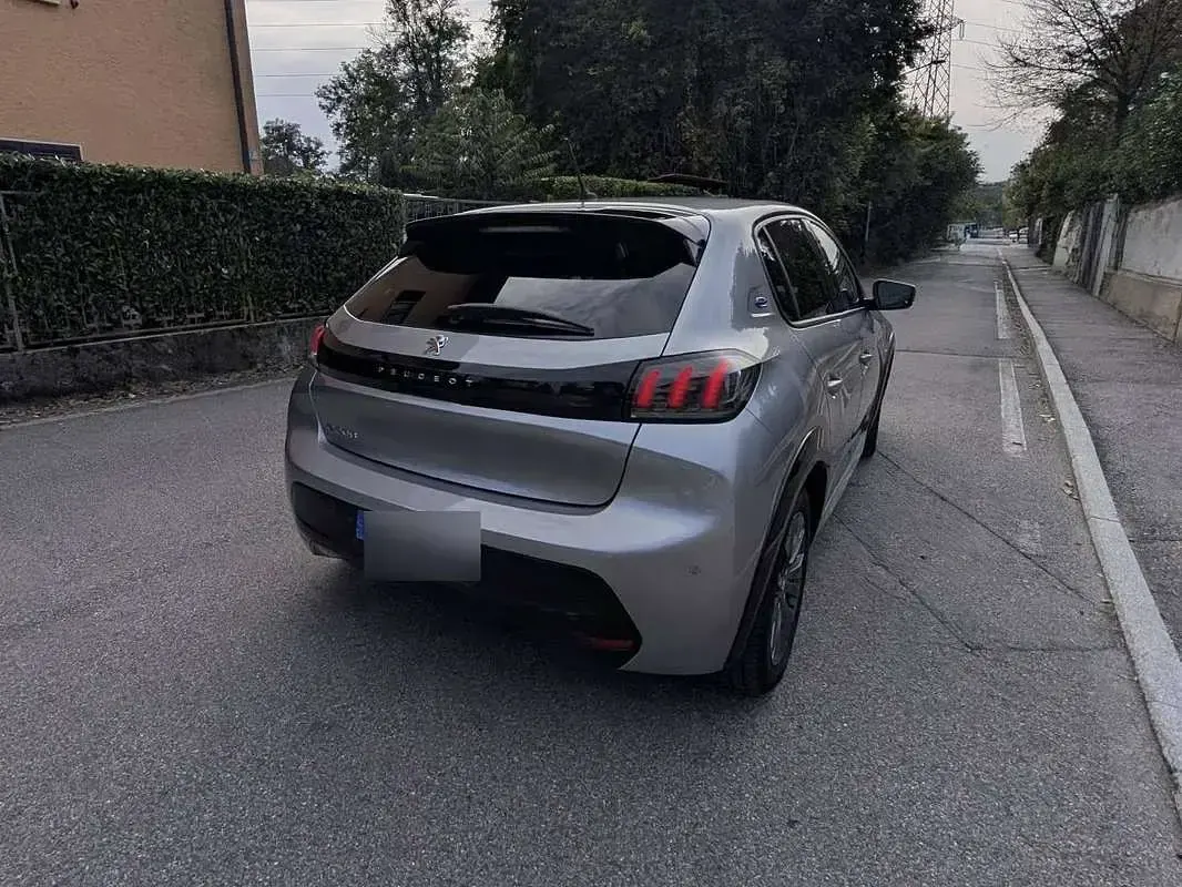 Usata Peugeot 208 Allure 56 kW (77 CV) 2021 Grigio Utilitaria