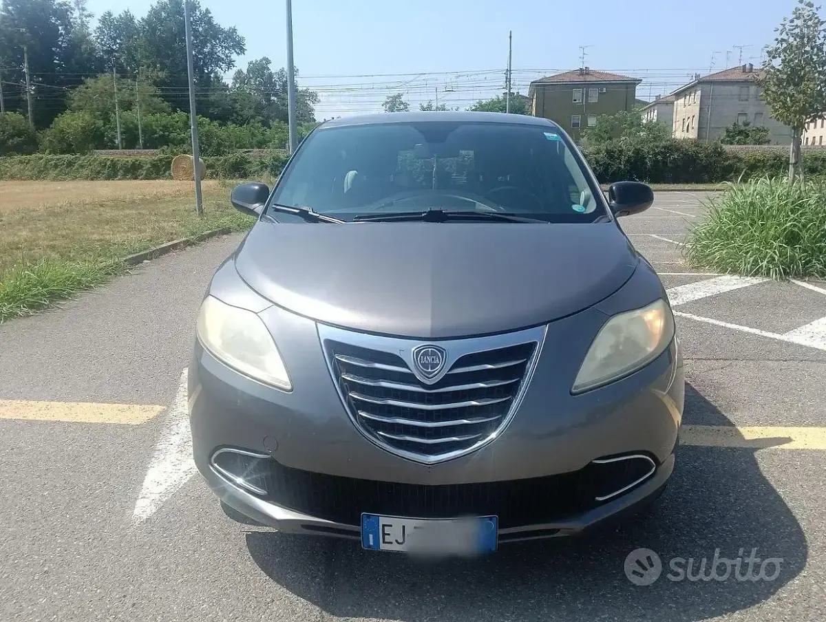 Usata Lancia Ypsilon 60 CV (44 kW) 2011 Grigio Utilitaria