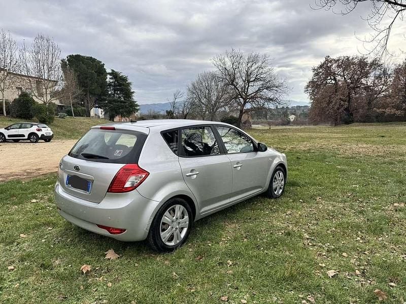 Usata Kia Ceed EX 90 CV (66 kW) 2010 Utilitaria