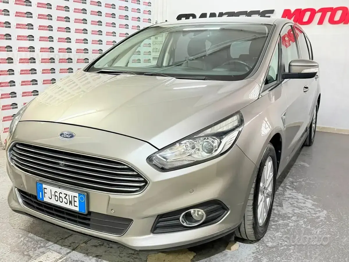 Usata Ford S-MAX S 150 CV (110 kW) 2017 Grigio Monovolume
