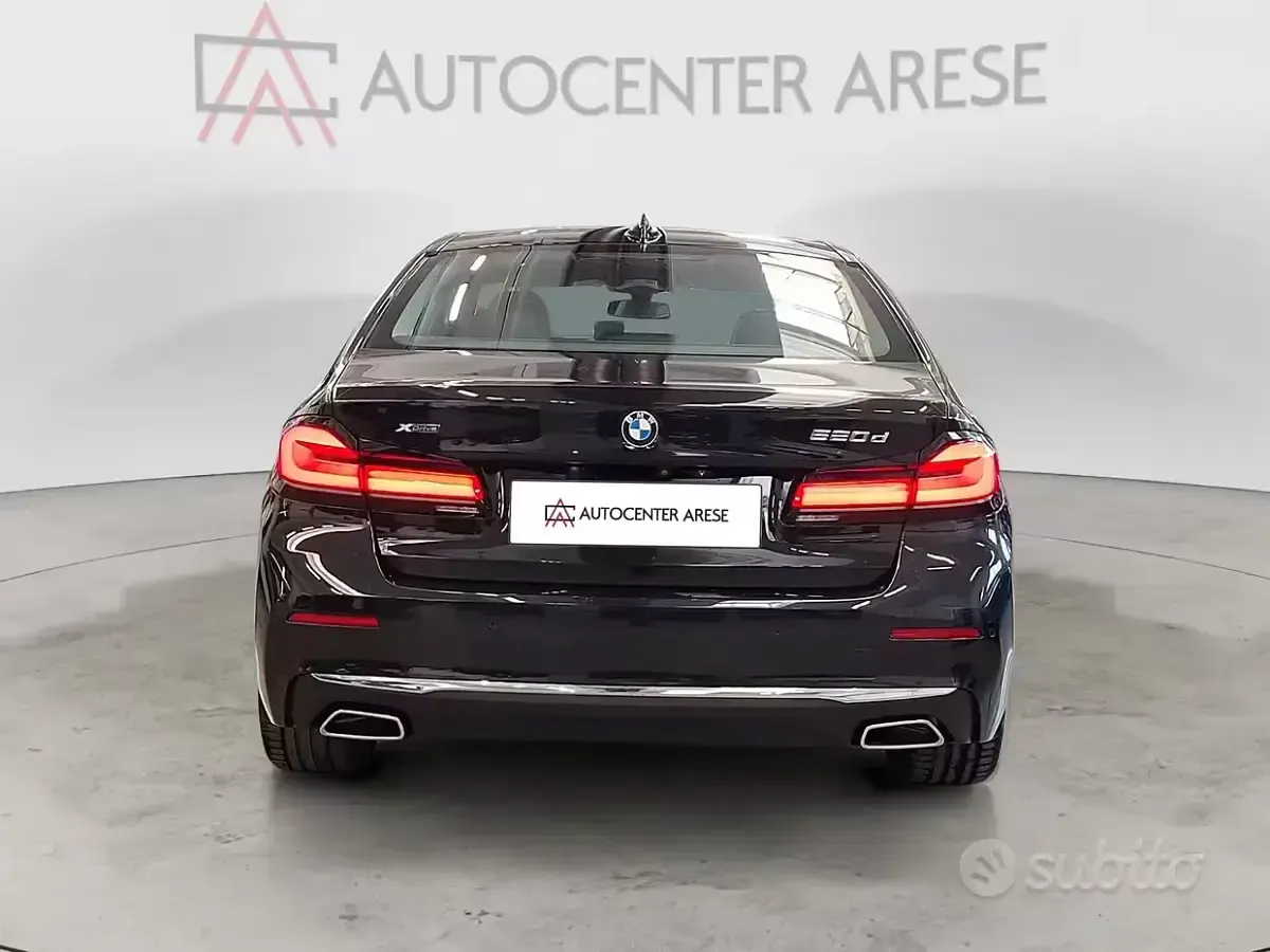 Usata BMW 520 Luxury Line 190 CV (139 kW) 2022 Nero Berlina