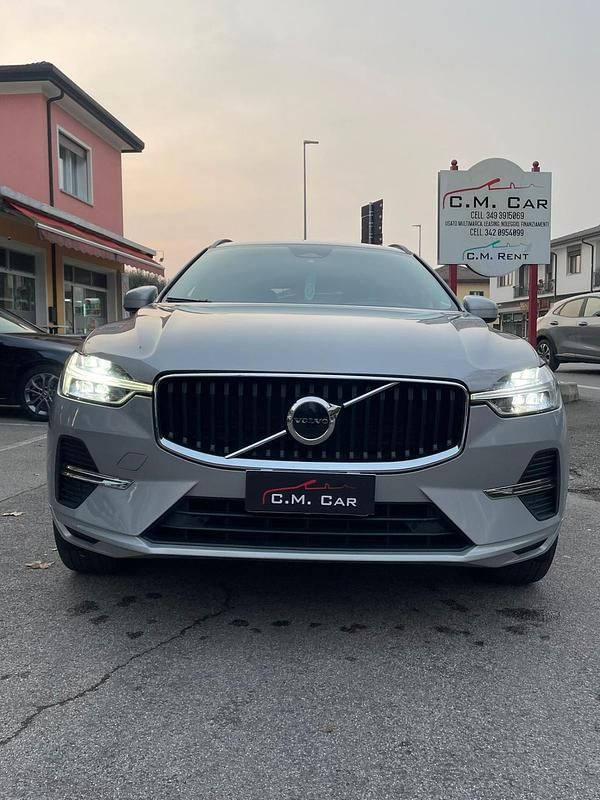 Usata Volvo XC60 Momentum 197 CV (144 kW) 2021 Beige SUV